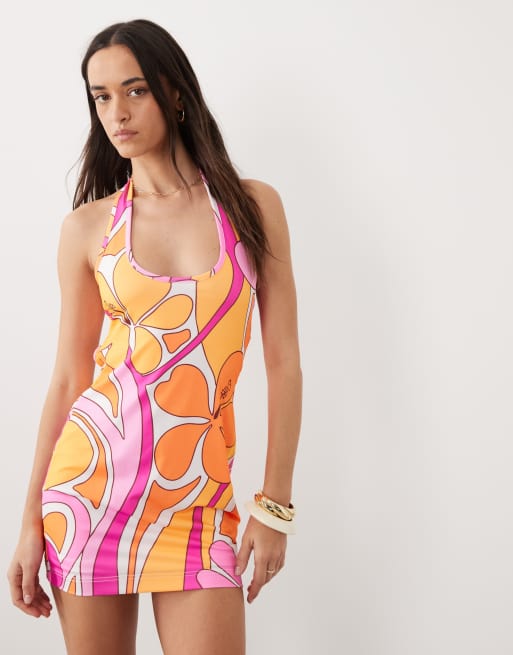 Kulani Kinis – Sunrise – Neckholder-Minikleid mit Wirbelmuster in Rosa und Orange, 3 von 5