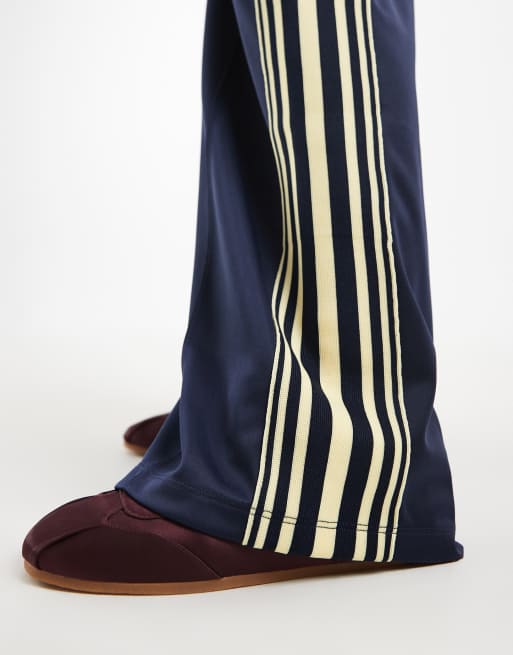 Kun Petite bukser med brede ben i satin med sidestreg i navy, 5 af 5