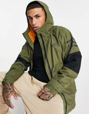 фото Куртка цвета хаки с тремя белыми полосками adidas outdoor primegreen rain ready-зеленый цвет adidas performance