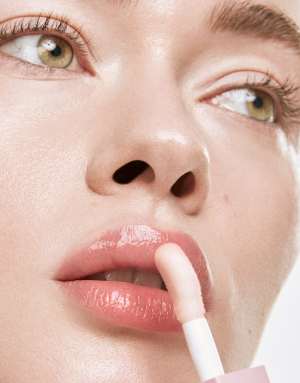 Kylie Skin Lip Oil Strawberry