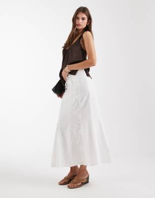 Lila - Ausgestellter Midaxi-Boho-Rock in Weiß mit mittelhohem Bund Weiß L