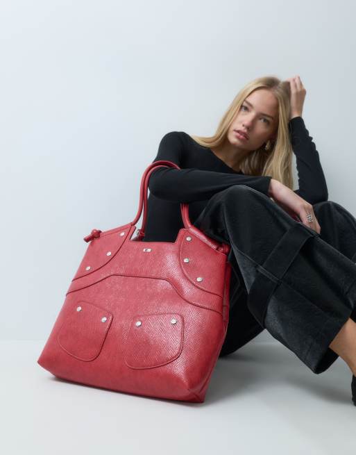 Laagam maren tote bag in red texture, 3 of 4