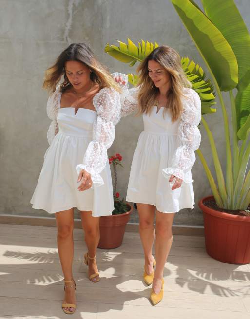 Labelrail x Collyer Twins - Mini-babydollkjole med gennemsigtige ærmer i hvid