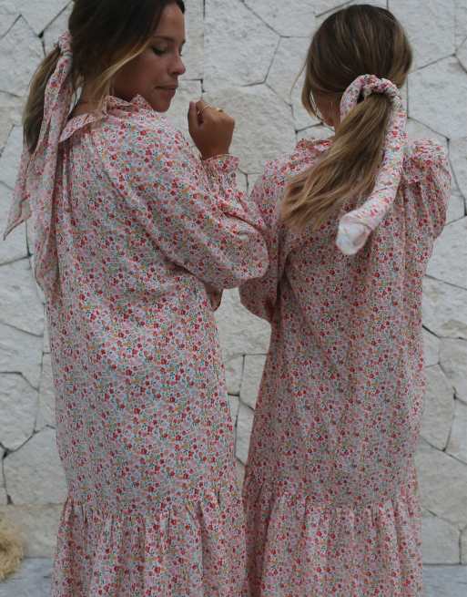 Labelrail x Collyer Twins - Robe volantée longueur mollet à petites fleurs et manches ballon - Rose, 3 de 4