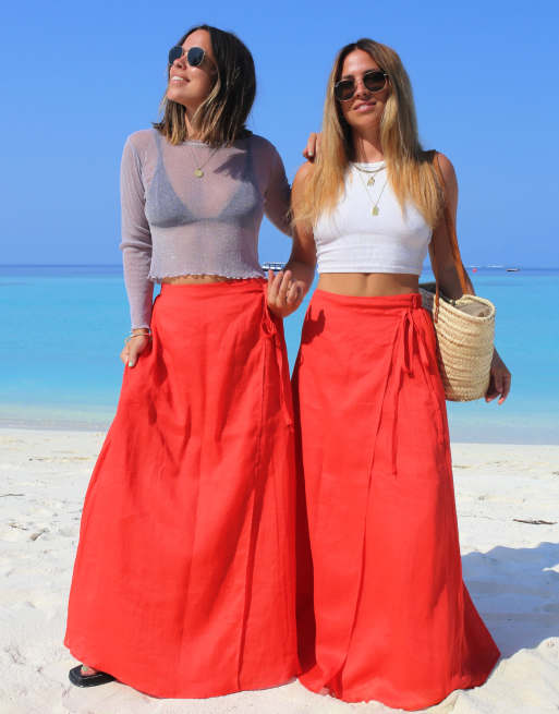 Red maxi best sale skirt outfit