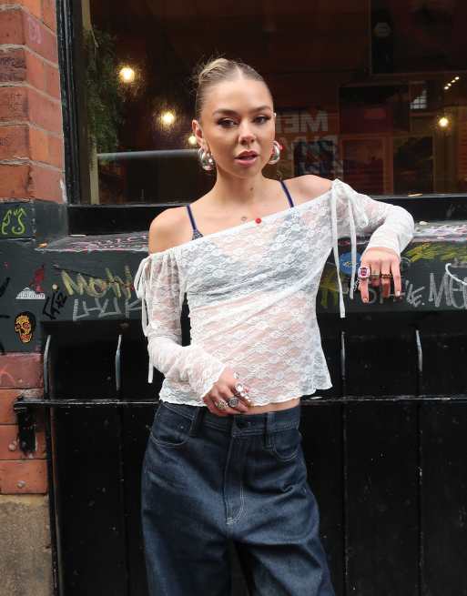 Labelrail x Daisy Birchall - Top manches longues à détail bouton de rose - Blanc
