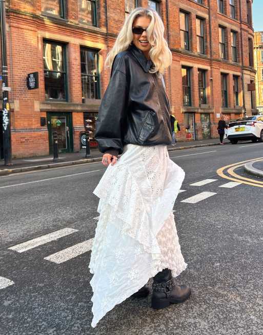 Labelrail x Daisy Birchall – Vit, texturerad maxikjol i bohostil med flera lager