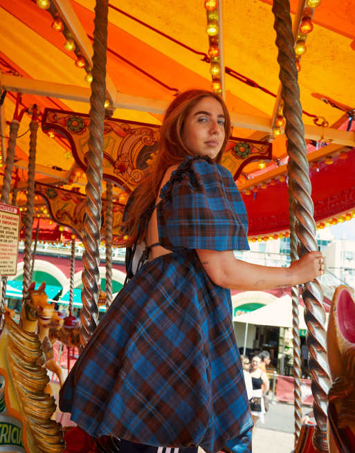 Labelrail x Laura Elizabeth Klein - Geruite aangerimpelde mini-jurk met ruches in blauw