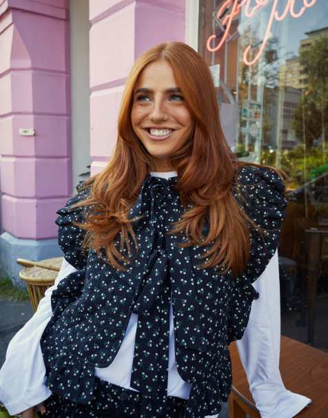 Labelrail x Laura Elizabeth Klein - Vatteret og sort vest med småprint - Del af sæt - view 1