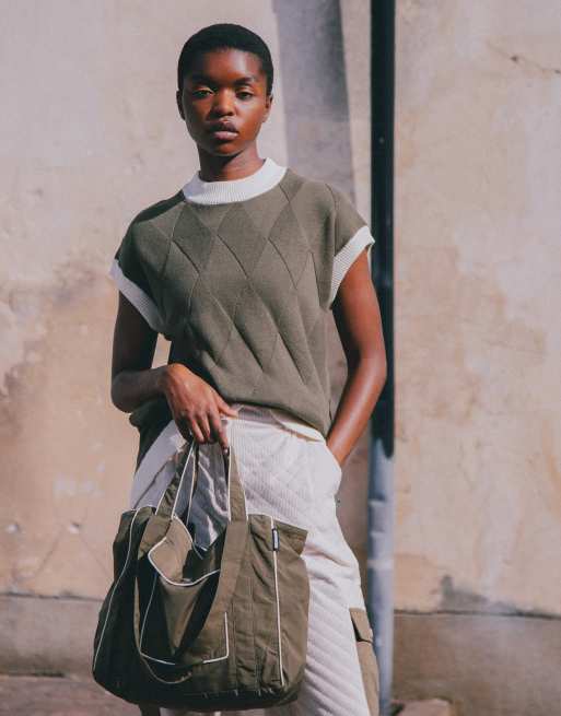 Labelrail x Notion – Olivgrönt, stickat linne i oversize och unisex-modell