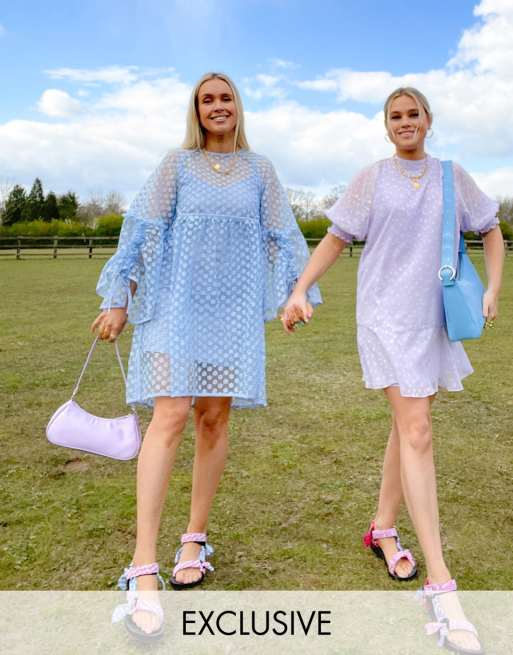 Labelrail x Olivia & Alice - Blå minikjole i organza med broderede ærmedetaljer