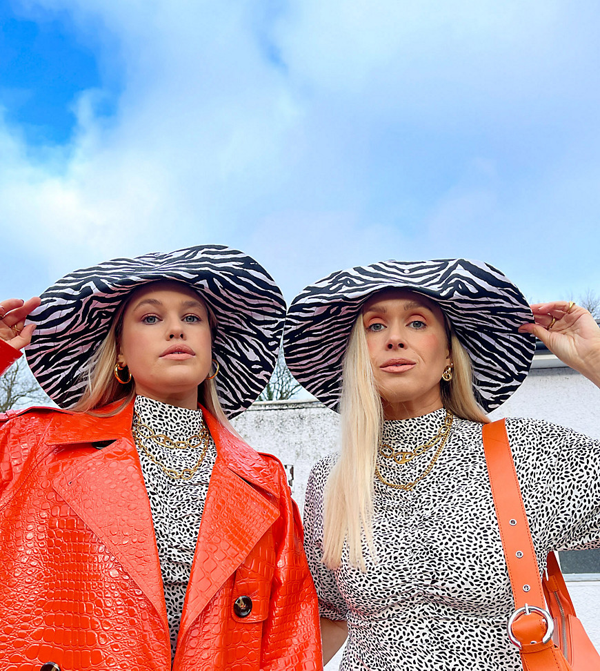 Labelrail X Olivia & Alice - Bucket hat met brede rand en drukknoopsluiting voor in zebraprint-Zwart