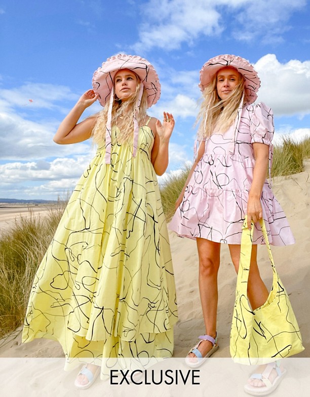 Labelrail x Olivia & Alice – Luźna sukienka maxi na ramiączkach, z pełną spÓdnicą i abstrakcyjnym wzorem ŻÓłty Odwiedzać 