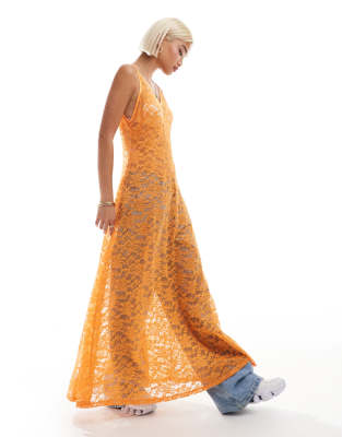 Labelrail x Olivia Grace Herring - Maxikleid aus Spitze in Orange mit tiefem Ausschnitt