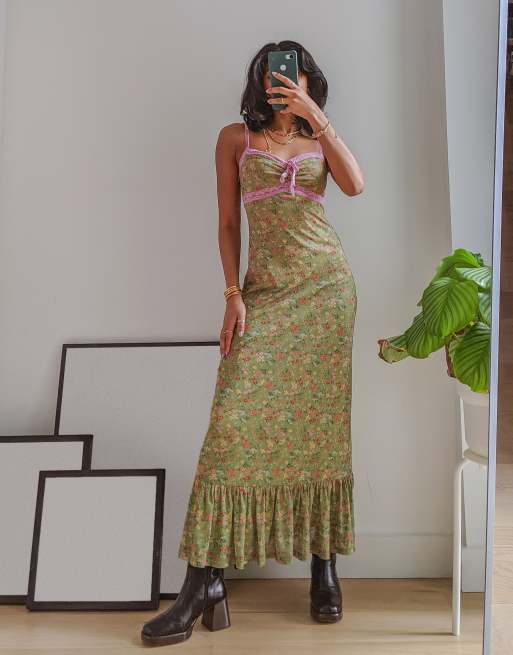 Labelrail x Pose and Repeat – Camisole-Maxikleid mit mehrfarbigem Vintage-Blümchenprint und farblich abgesetzter Spitzenborte