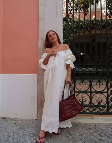 Labelrail x Rebecca Olivia – Benvit smockklänning i midaxilängd med uddkant - view 1