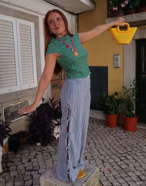 Labelrail x Rebecca Olivia - Pantaloni con fondo ampio a righe multicolore con allacciatura laterale