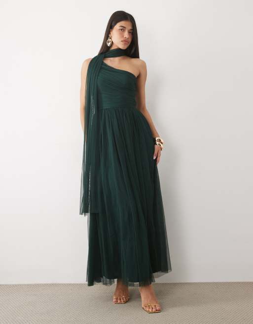 Lace & Beads abito lungo in tulle monospalla con scollo a sciarpa per damigelle d'onore verde smeraldo, 2 di 4