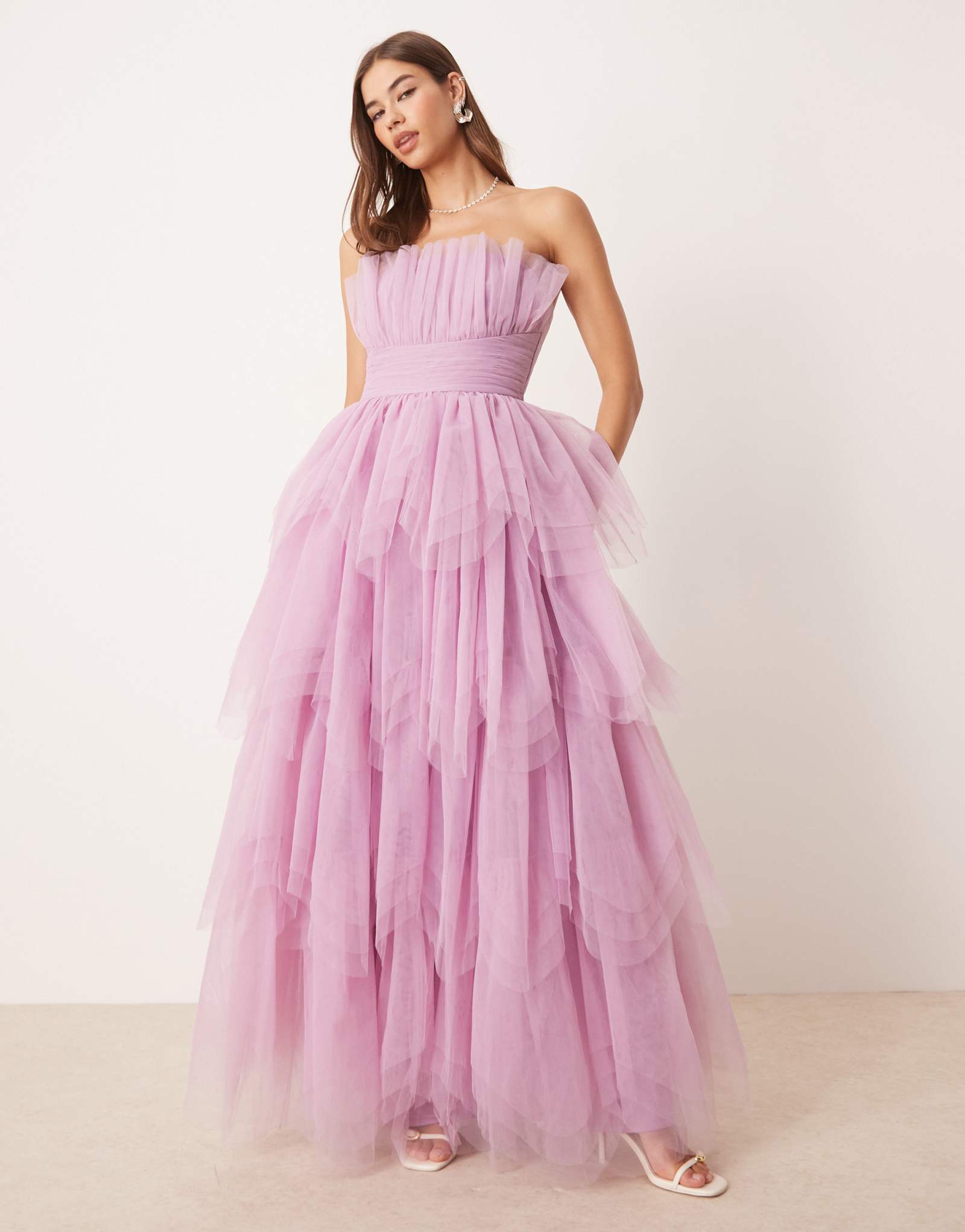 Многослойное макси-платье-бандо из кружева и бисера цвета воздушной розы