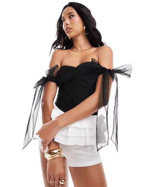 Lace & Beads - Body nero arricciato con maniche allacciate e scollo Bardot