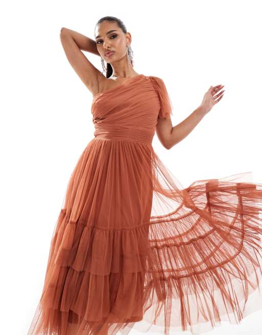 Lace & Beads - Brudepiger Madison - Terrakotta/rosa oneshoulder-midikjole i tyl, 2 af 4