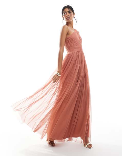 Lace & Beads - Brudepiger - Rosabrun maxikjole med flæser og oneshoulder-snit i vandfaldsstil - view 1