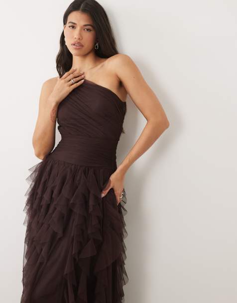 Lace & Beads - Bruidsmeisjes - Maxi jurk met blote schouder en waterval-ruches in chocoladebruin - view 1