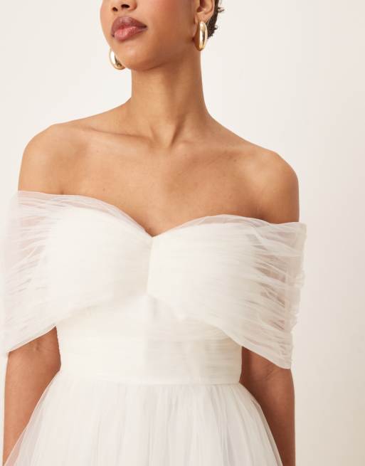 Lace & Beads - Elfenbensfarvet offshoulder-maxikjole i tyl med sløjfedesign, 2 af 4