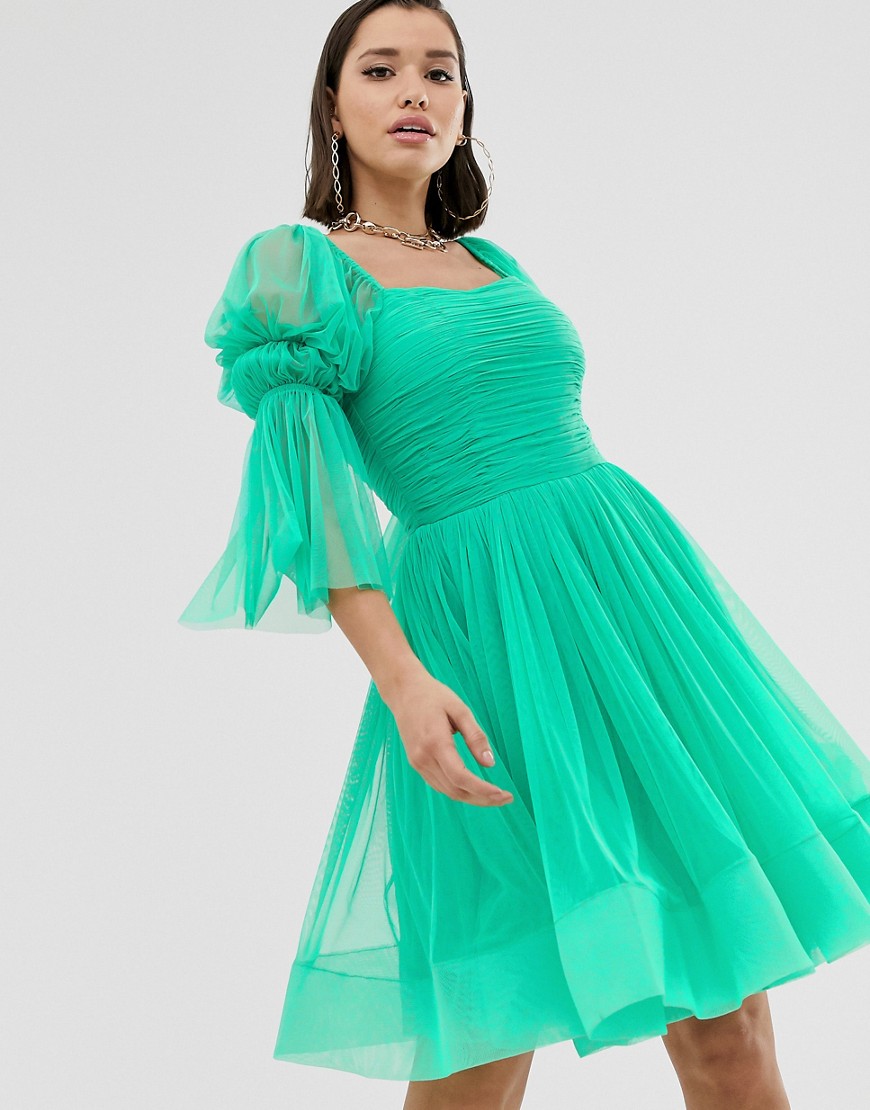 Lace & Beads – Grön ryschad miniklänning med fyrkantig ringning och strukturerad fåll