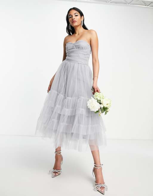 Lace & Beads - L'invitée - Robe longueur mollet froncée à volants - Bleu cendré