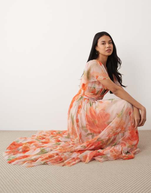 Lace & Beads – Madison – Orange, blommig maxiklänning i tyll med djup v-ringning och utsvängda ärmar, 2 av 4