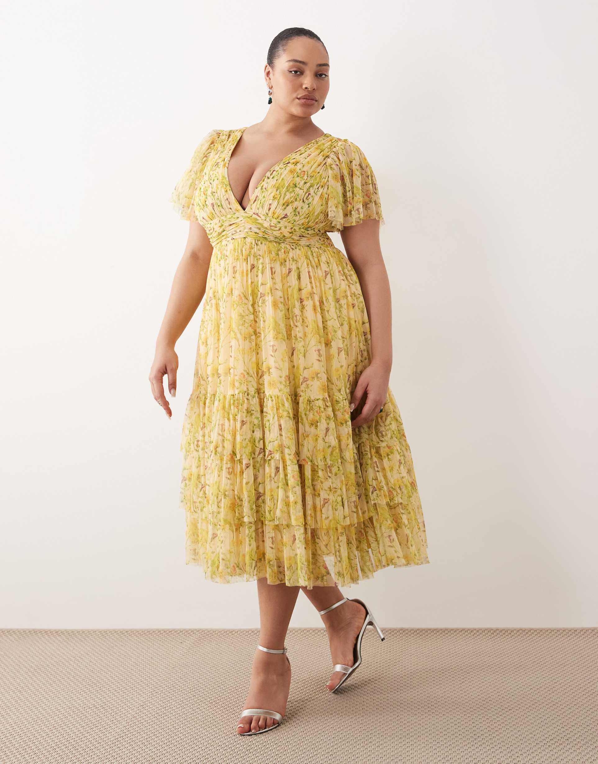lace & beads madison plus midi dress in yellow floral