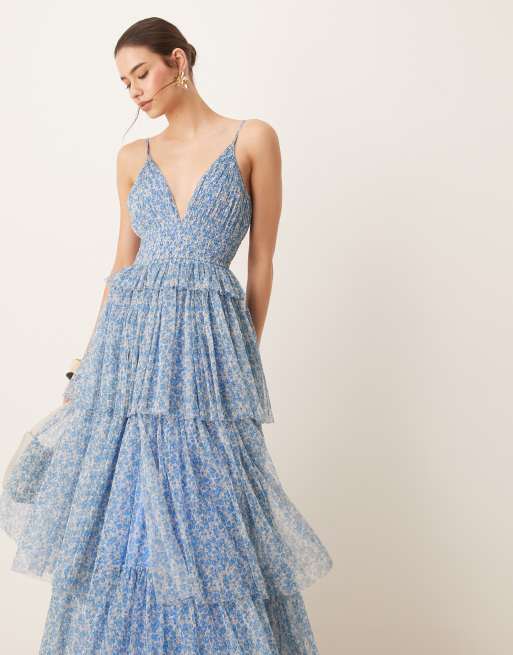 Lace & Beads – Niebieska warstwowa sukienka maxi z marszczeniem w kwiatowy wzór