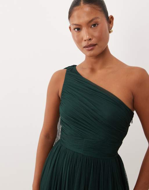 Lace & Beads Petite abito maxi da damigella d'onore monospalla con scollo a sciarpa in verde smeraldo, 3 di 4