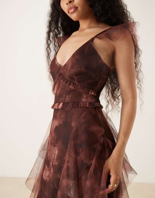 Lace & Beads Petite - Brun maxikjole med flæser og blomstermønster i tyl, 2 af 4