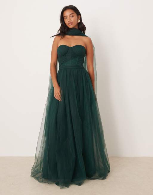 Lace & Beads Petite – Ciemnozielona tiulowa sukienka maxi z gorsetową górą i szalem