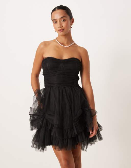 Lace & Beads Petite – Czarna tiulowa sukienka mini z gorsetową górą i kokardką
