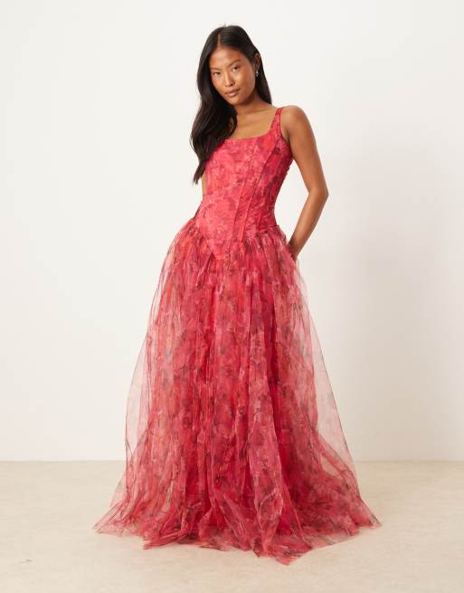 Lace & Beads Petite – Czerwono-różowa sukienka gorsetowa maxi z obniżoną talią w kwiatowy wzór