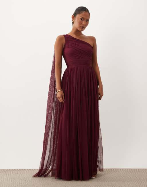 Lace & Beads Petite Damigelle d'onore vestito lungo in tulle monospalla con scollo a foulard, color fico, 1 di 4