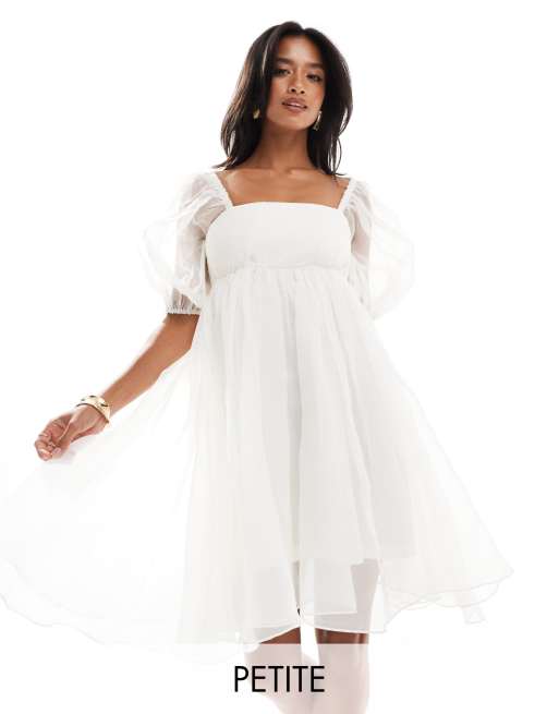 Lace & Beads Petite - Elfenbenshvid babydoll-minikjole med firkantet hals i organza