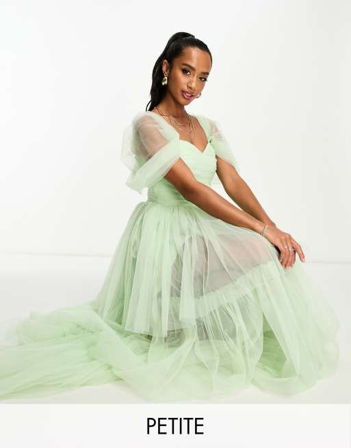 Lace & Beads Petite - Exclusives - Maxi jurk van tule met blote schouders en hoog-lage zoom in saliegroen