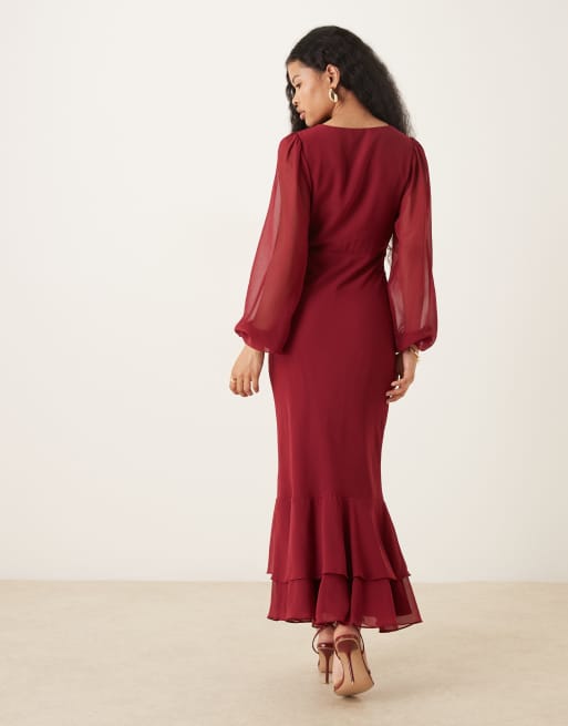 Lace & Beads Petite – Hallonröd maxiklänning med långa ärmar och volangfåll, 2 av 4