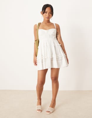 Lace & Beads Petite - Robe corset courte à volants et détails en dentelle - Blanc