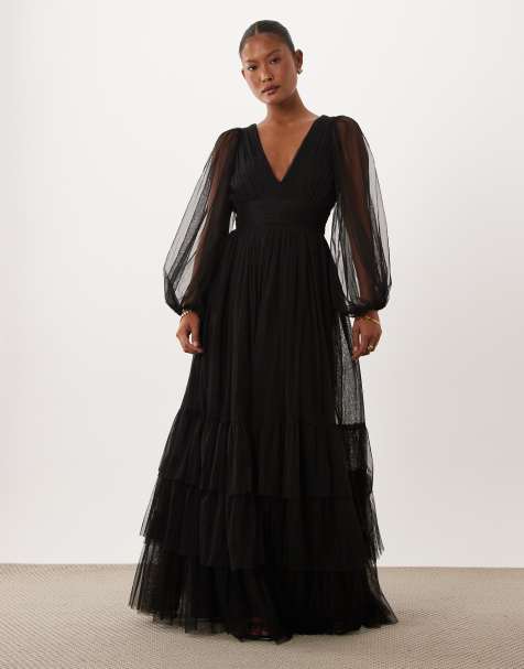 Lace & Beads Petite robe longue en tulle à manches transparentes, décolleté plongeant et volants, noire - view 1