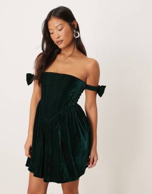 Lace & Beads Petite Lace & Beads Petite velvet bow arm detail corset mini dress in emerald green
