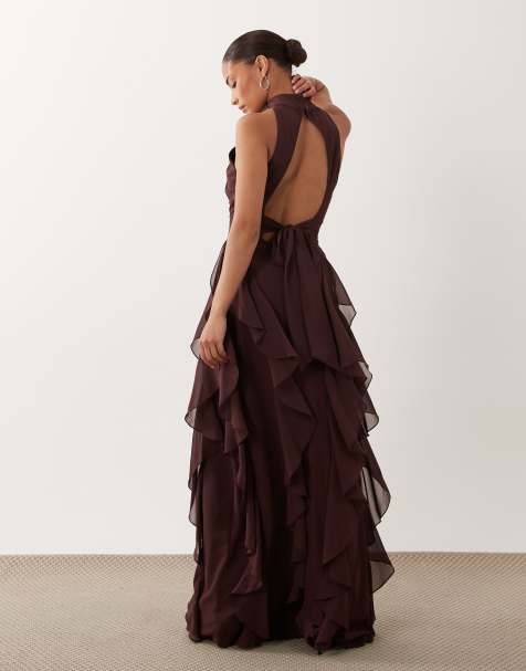 Lace & Beads Petite vestido maxi con cuello alto, espalda descubierta y volante en chocolate - view 1