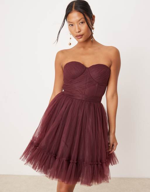Lace & Beads Petite - Vestito corto con strato in tulle color prugna con corsetto