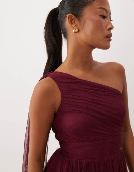 Lace & Beads Petite - Vestito lungo da damigella monospalla color fico con scollo a sciarpa, 3 di 4