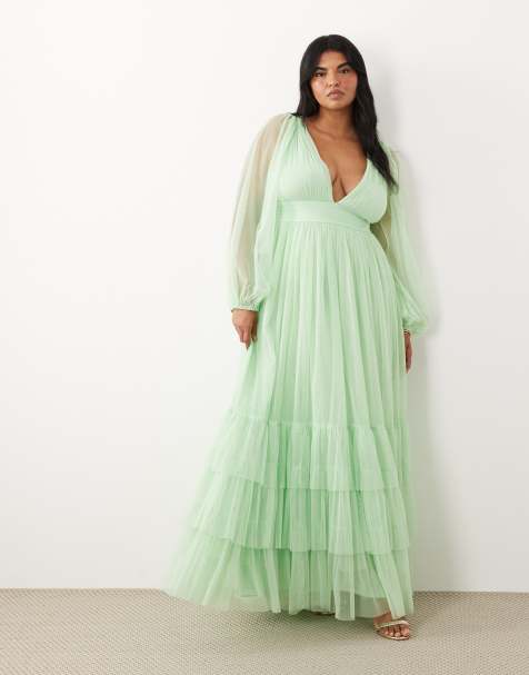 Lace & Beads Plus Bridesmaid – Madison – Jasnoszałwiowa luźna sukienka maxi z głębokim dekoltem i prześwitującymi rękawami - view 1
