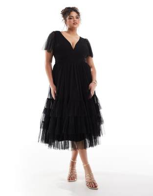 Lace & Beads Plus - Bridesmaid - Madison - Tüll-Midikleid in Schwarz mit V-Ausschnitt